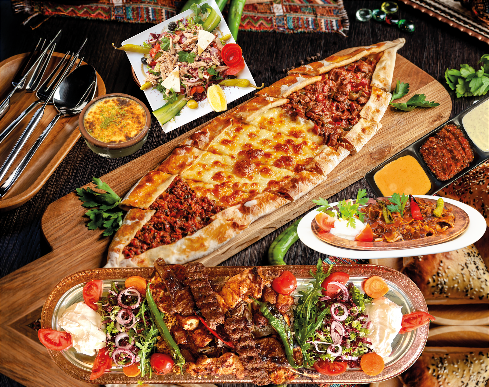 Hintergrund, mix teller, pide, sütlac uns tonno salat